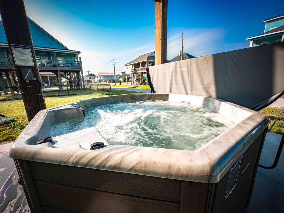 Beachfront - Hot Tub - Bbq - 14 Guests Bolivar Peninsula 外观 照片